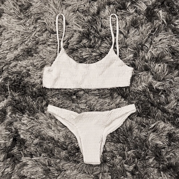 ALL WHITE ✨ Ribbed Bikini Set - Picture 3 of 5